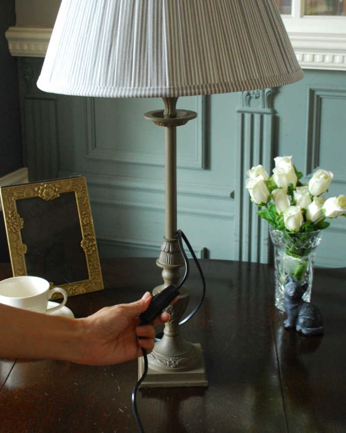 スタンドライト　照明・ライティング　フランスから届いた布シェード付きテーブルランプ(E26球付)。。(cf-1218)