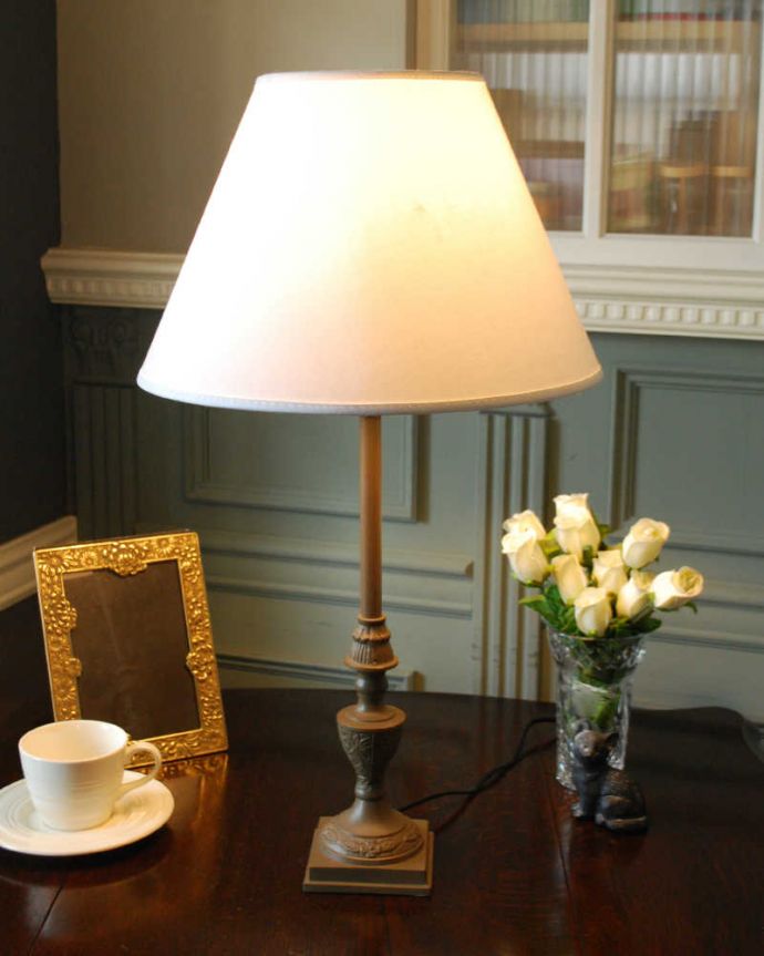 スタンドライト　照明・ライティング　フランスから届いた布シェード付きテーブルランプ(E26球付)。。(cf-1219)