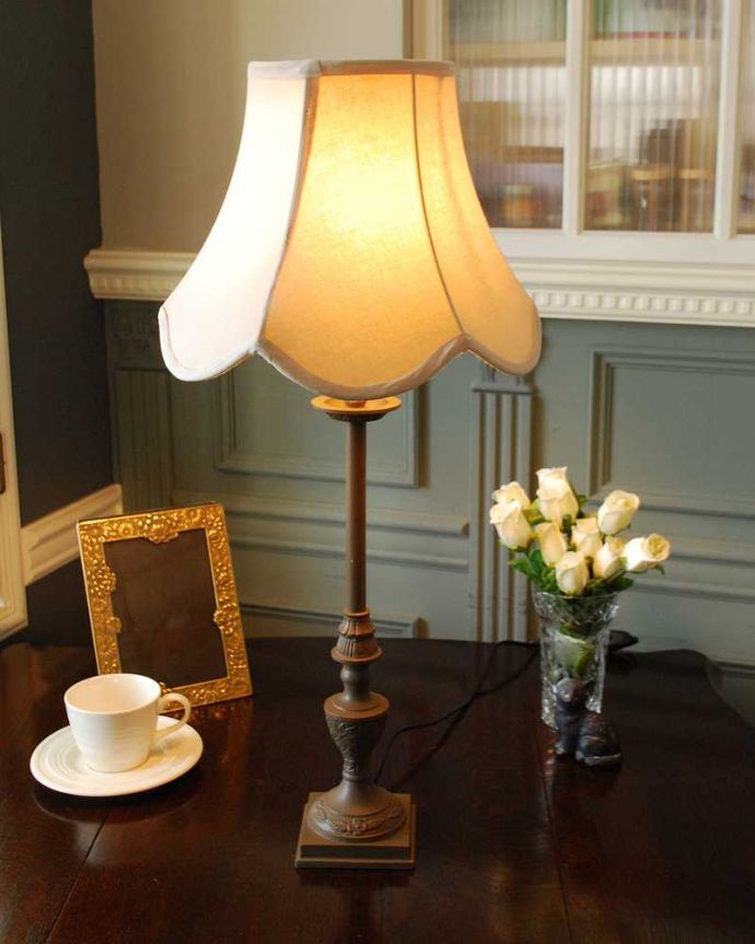 スタンドライト　照明・ライティング　フランスから届いたエレガントな布シェード付きテーブルランプ(E26球付)。。(cf-1220)