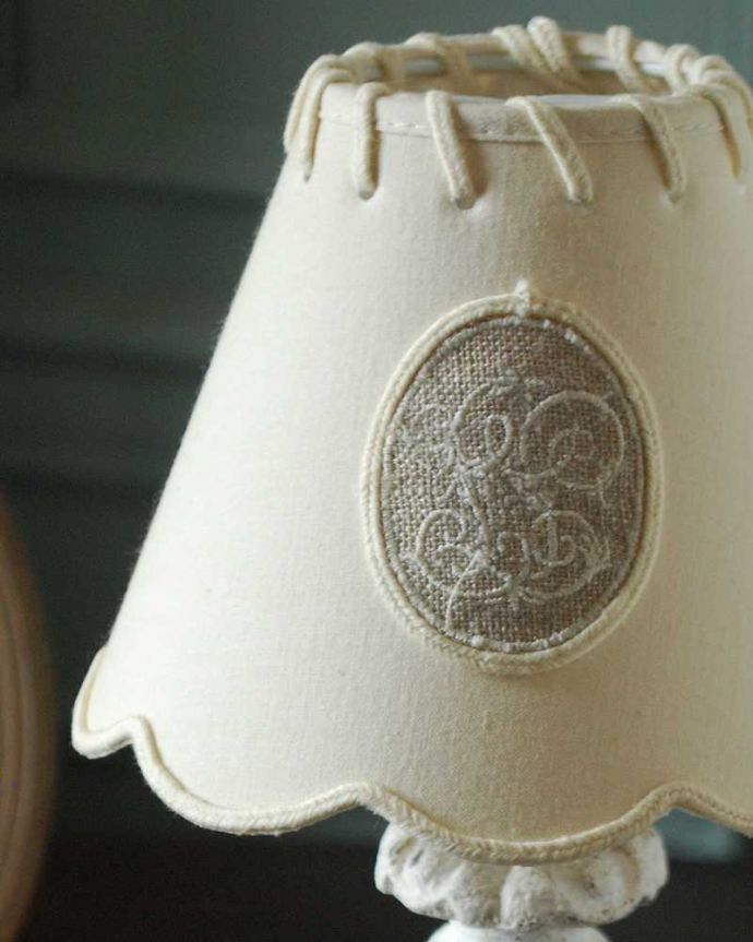 スタンドライト　照明・ライティング　フランスらしいデザインが素敵なテーブルランプ(E17シャンデリア球付)。。(cf-1229)