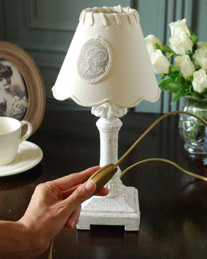 スタンドライト　照明・ライティング　フランスらしいデザインが素敵なテーブルランプ(E17シャンデリア球付)。。(cf-1229)