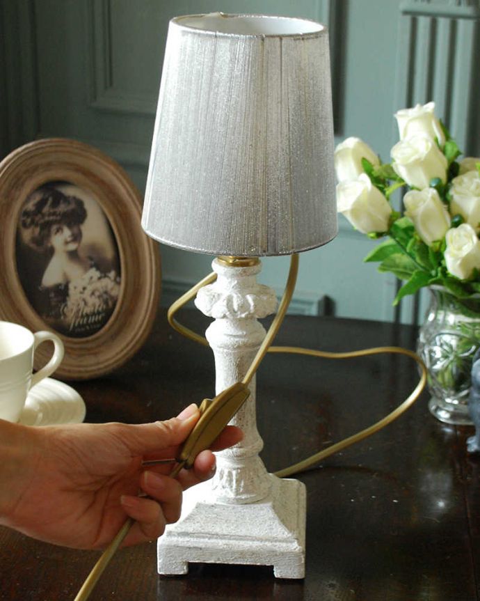 スタンドライト　照明・ライティング　フランスらしい華やかな土台も可愛い、上品な布シェードを使ったテーブルランプ(E17球付)。。(cf-1230)