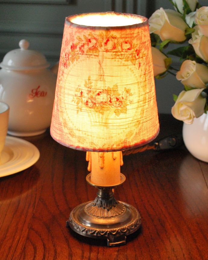 シャンデリア球のシェード 照明・ライティング フラワーバスケットが可愛い、フランスから届いたクリップシェード。被せるだけで柔らかな灯り使い方は、電球に被せるだけ。(cf-1235)