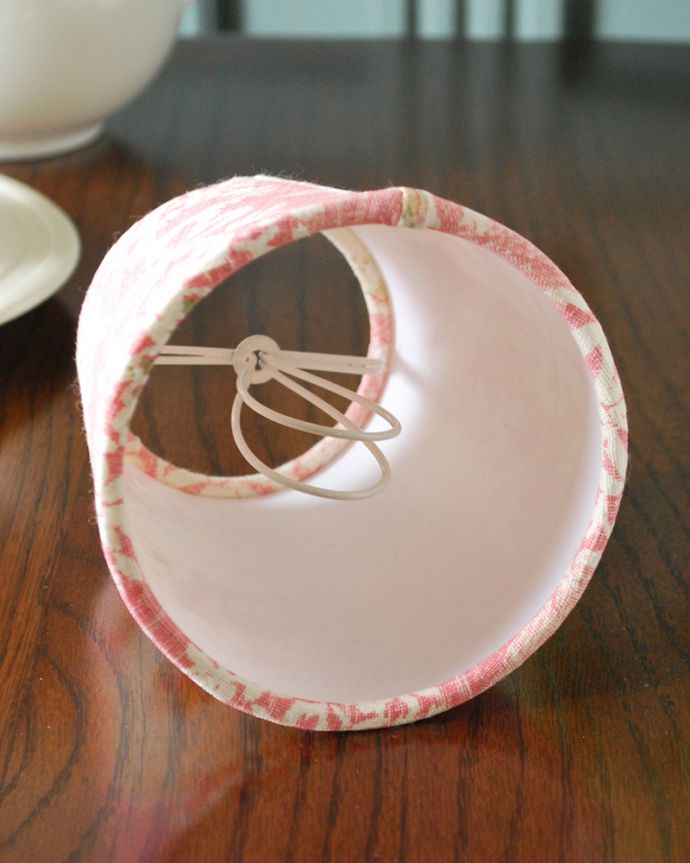 シャンデリア球のシェード 照明・ライティング フラワーバスケットが可愛い、フランスから届いたクリップシェード。クリップタイプです電球にはめ込んで固定するだけ。(cf-1235)