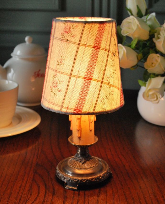 シャンデリア球のシェード 照明・ライティング フランスから届いた小さなシェード、お花の柄が可愛いクリップシェード 。被せるだけで柔らかな灯り使い方は、電球に被せるだけ。(cf-1236)