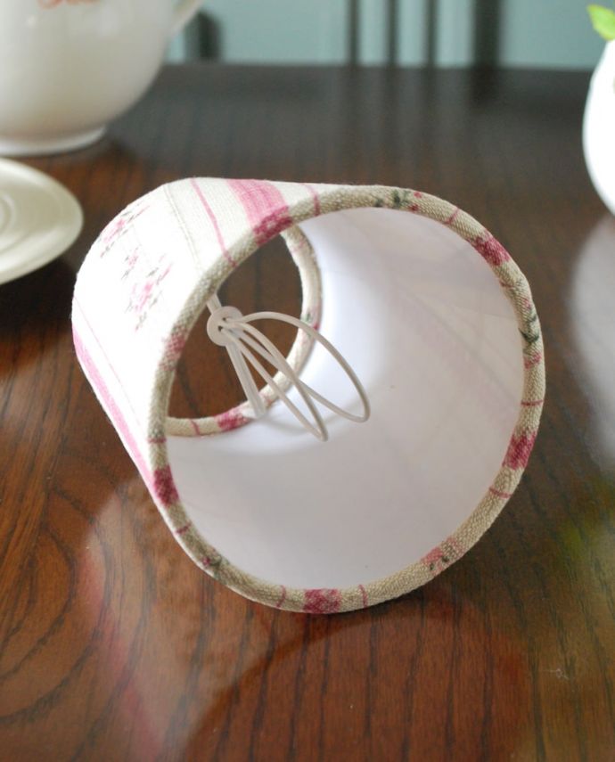 シャンデリア球のシェード 照明・ライティング フランスから届いた小さなシェード、お花の柄が可愛いクリップシェード 。クリップタイプです電球にはめ込んで固定するだけ。(cf-1236)