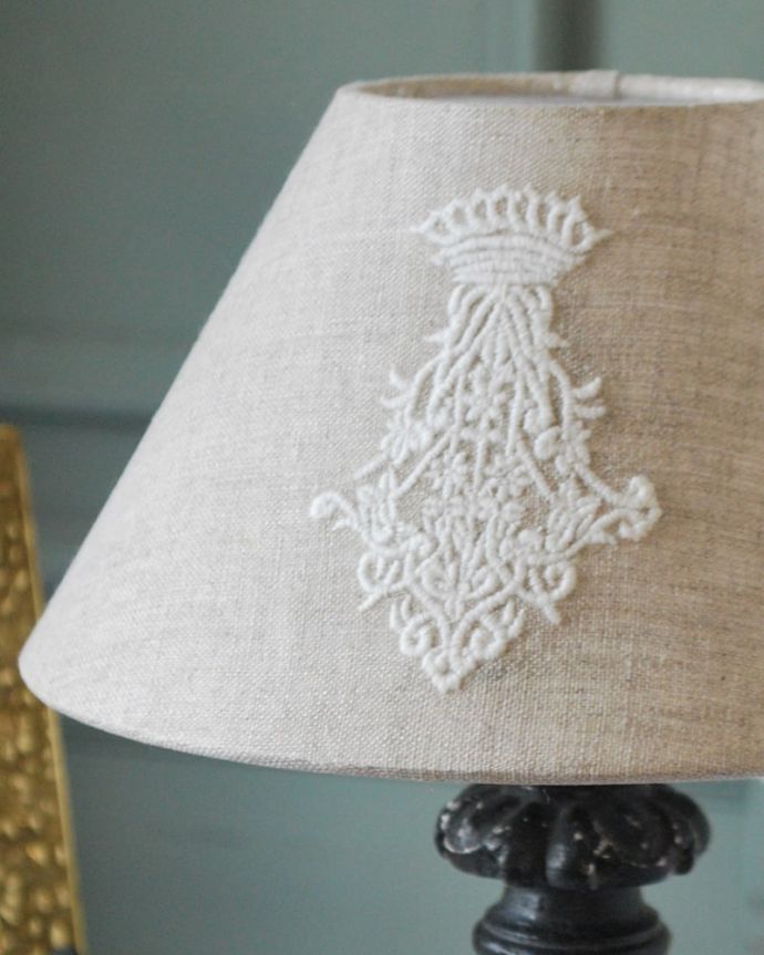 スタンドライト　照明・ライティング　フランスから届いたテーブルランプ、アンティーク風のおしゃれな照明(E17丸球付)。。(cf-1256)