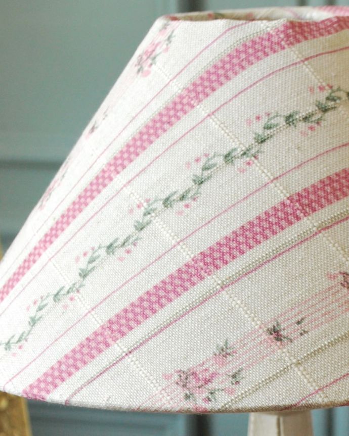 スタンドライト　照明・ライティング　フランスから届いた花柄シェードのテーブルランプ、アンティーク風のおしゃれな照明(E17丸球付)。。(cf-1260)