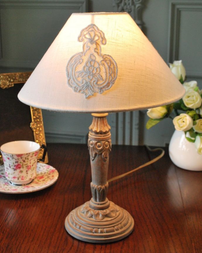 スタンドライト　照明・ライティング　フランスから届いたテーブルランプ、アンティーク風のおしゃれな照明(E17丸球付)。。(cf-1261)