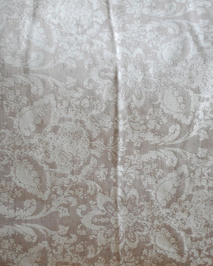 ファブリック(布)雑貨 インテリア雑貨 フランス雑貨、コントワール・ドゥ・ファミーユのクッション(SOLENE BEIGE)70×50 フランスらしい華やかなデザインノスタルジックな世界感が世界中で人気のコントワールドゥファミーユの新作デザイン。(cf-1263)