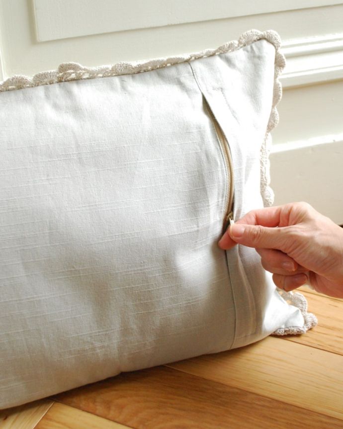 ファブリック(布)雑貨 インテリア雑貨 フランス雑貨、コントワール・ドゥ・ファミーユのクッション(SOLENE BEIGE)40×30 取り外しできるカバー汚れてもお洗濯が出来るカバータイプ。(cf-1270)