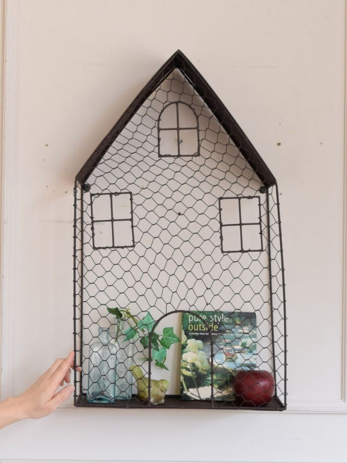 フランスのおしゃれなウォールプランターホルダー