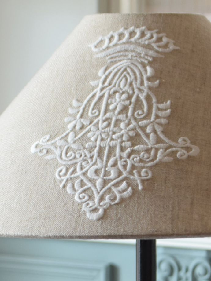 コントワールドファミーユの照明