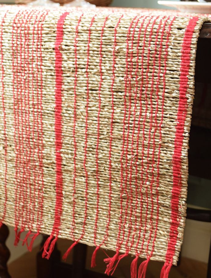 フランス生まれのおしゃれなテーブルランナー