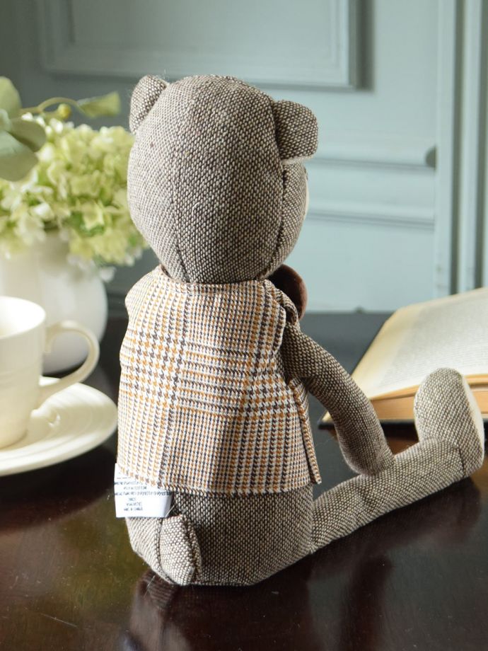 後ろ姿も可愛いテディベア
