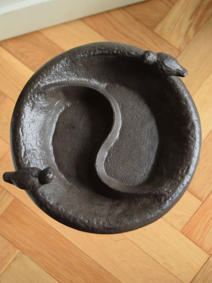 アイアンのバードフィーダー