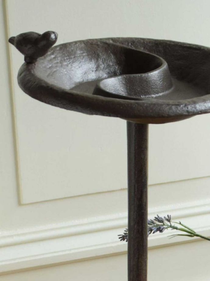 フランスのおしゃれなアイアンのバードフィーダー