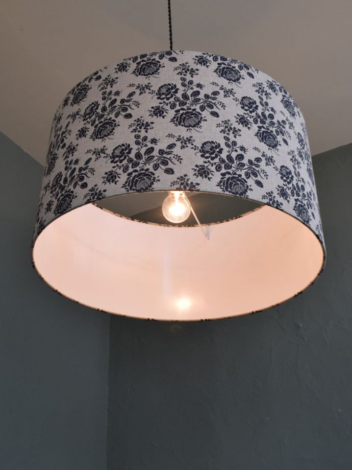 コントワールドファミーユの照明