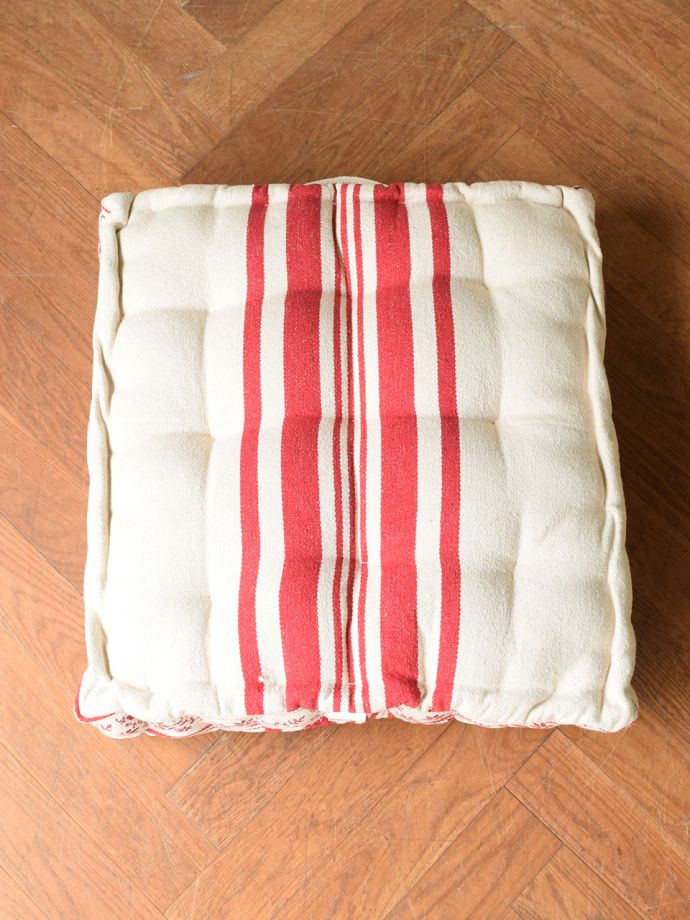 コントワールドファミーユのクッション