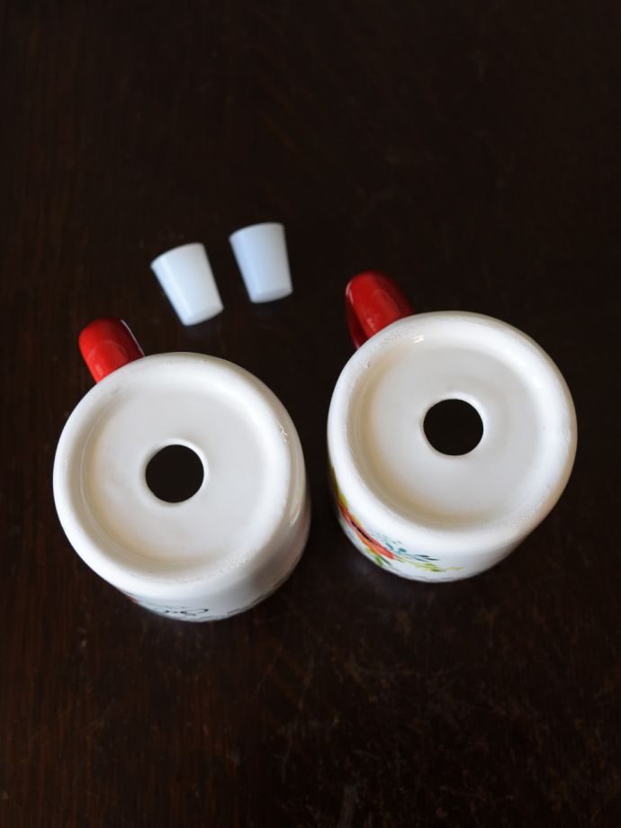 フランスのソルト&ペッパー入れ