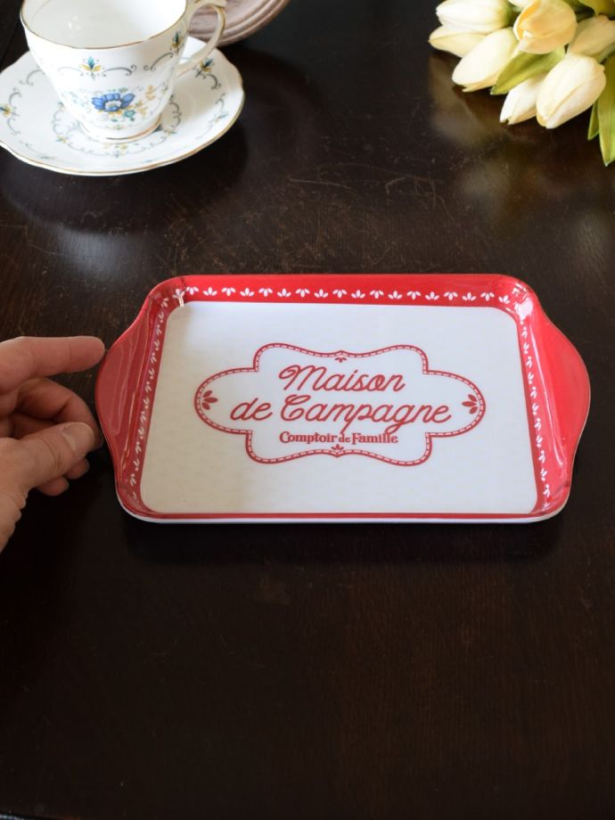 使いやすいサイズのトレイ