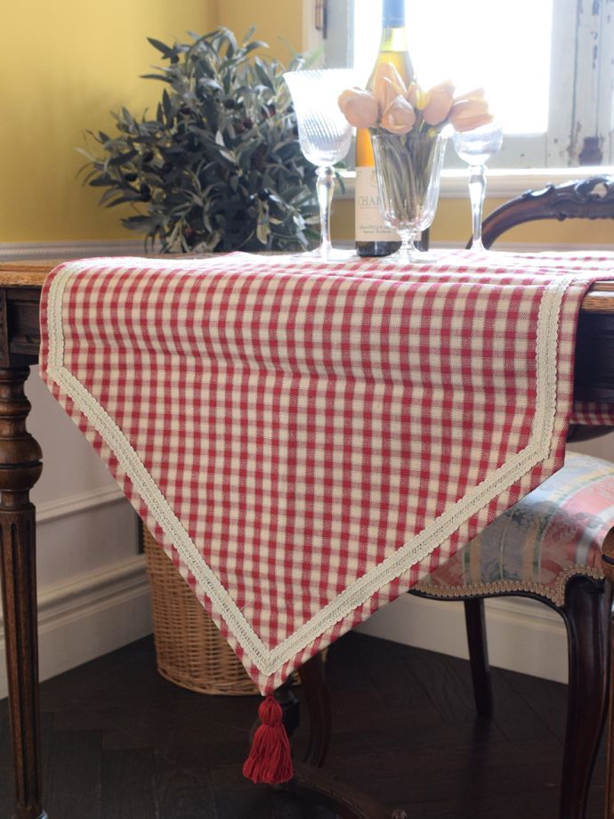 フランスのおしゃれなテーブルランナー