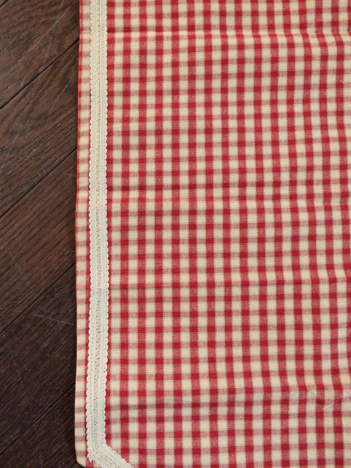 チェック柄のテーブルランナー