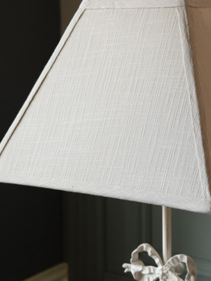 コントワールドファミーユの照明