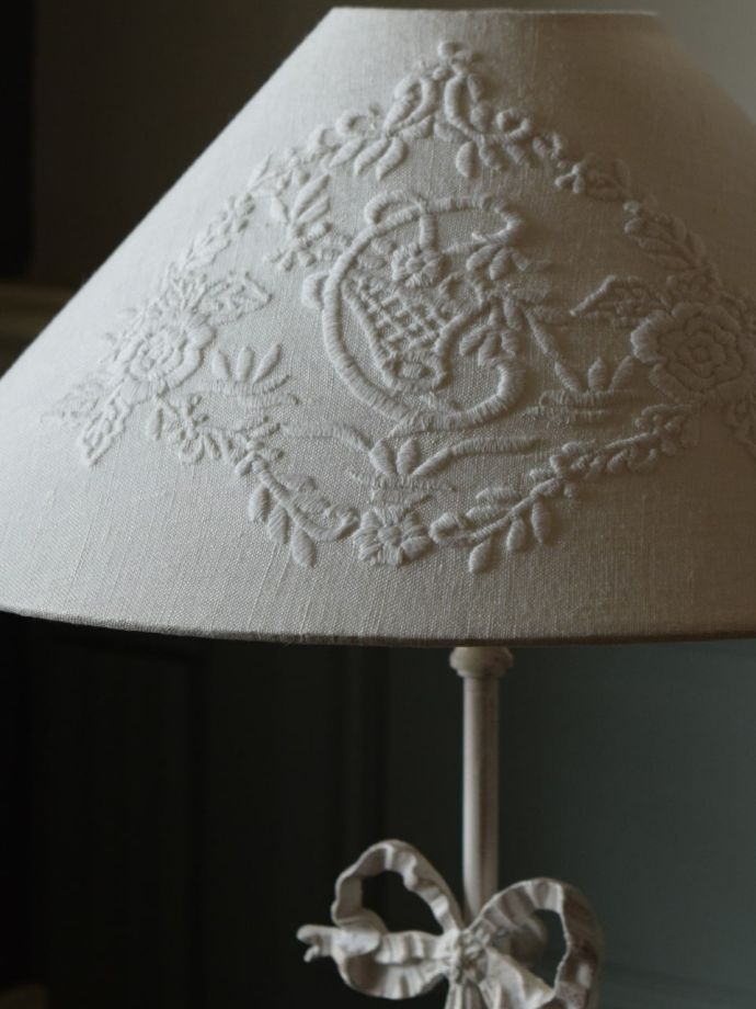 コントワールドファミーユの照明