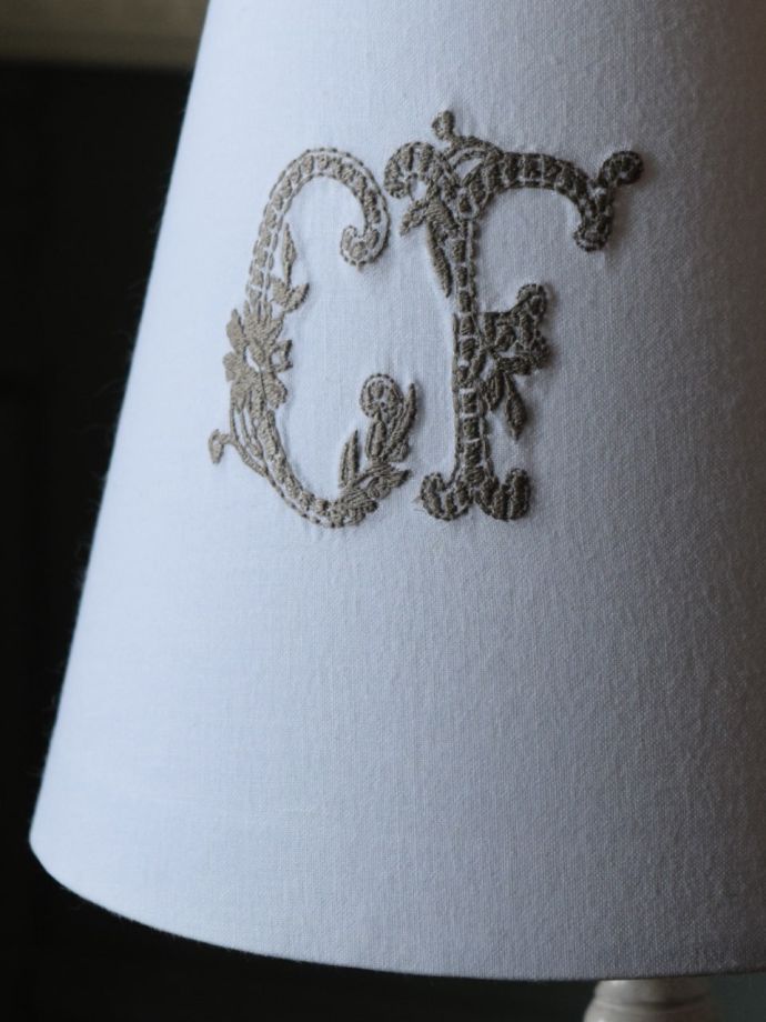 コントワールドファミーユの照明