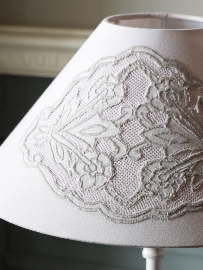 コントワールドファミーユの照明