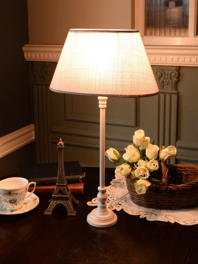 フランスのおしゃれなテーブルランプ