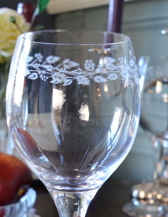 コントワールドファミーユ　インテリア雑貨　コントワール・ド・ファミーユのワイングラス（シンフォニー）。リーフ模様がとっても美しいシンフォニーシリーズです。(cf-207)