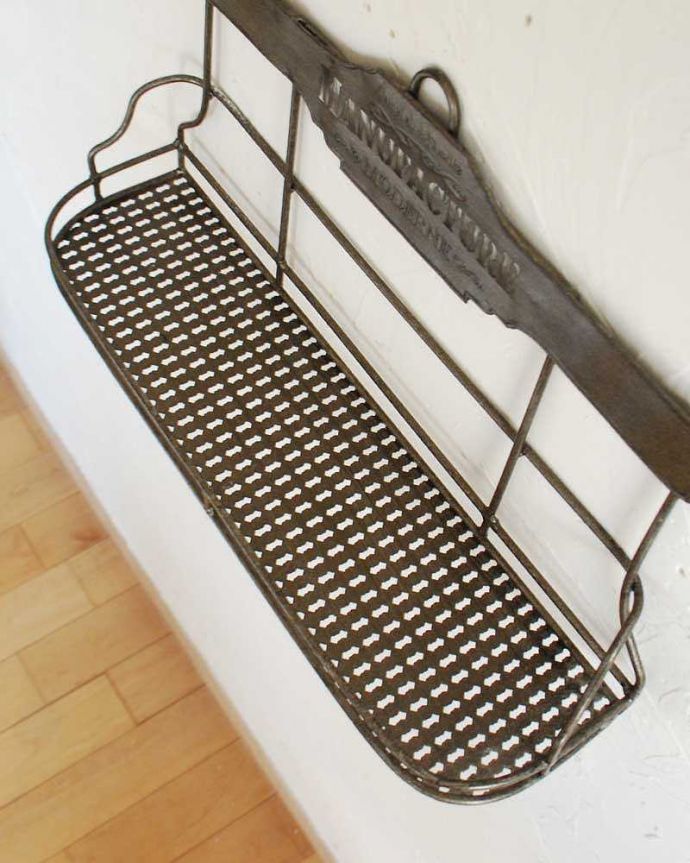 ビンテージ調のスパイスラック