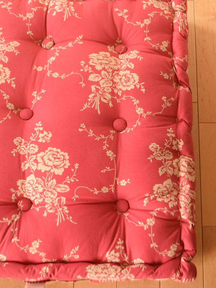 フランスらしい華やかなデザイン