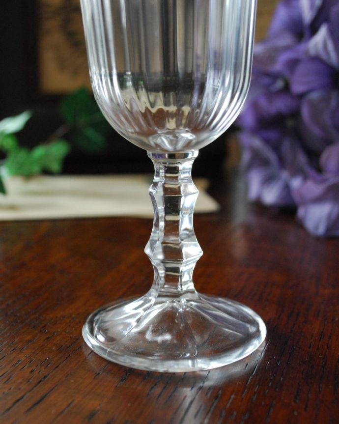 コントワールドファミーユ インテリア雑貨 コントワール・ド・ファミーユのシャンパングラス(Collioure/コリウール)。カッティングが美しい持ち手です。(cf-717)