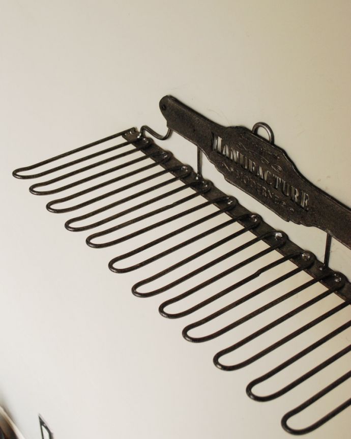 フランスのハンガーシェルフ