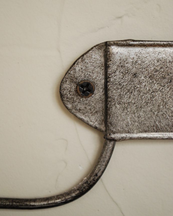 壁付けのシェルフ