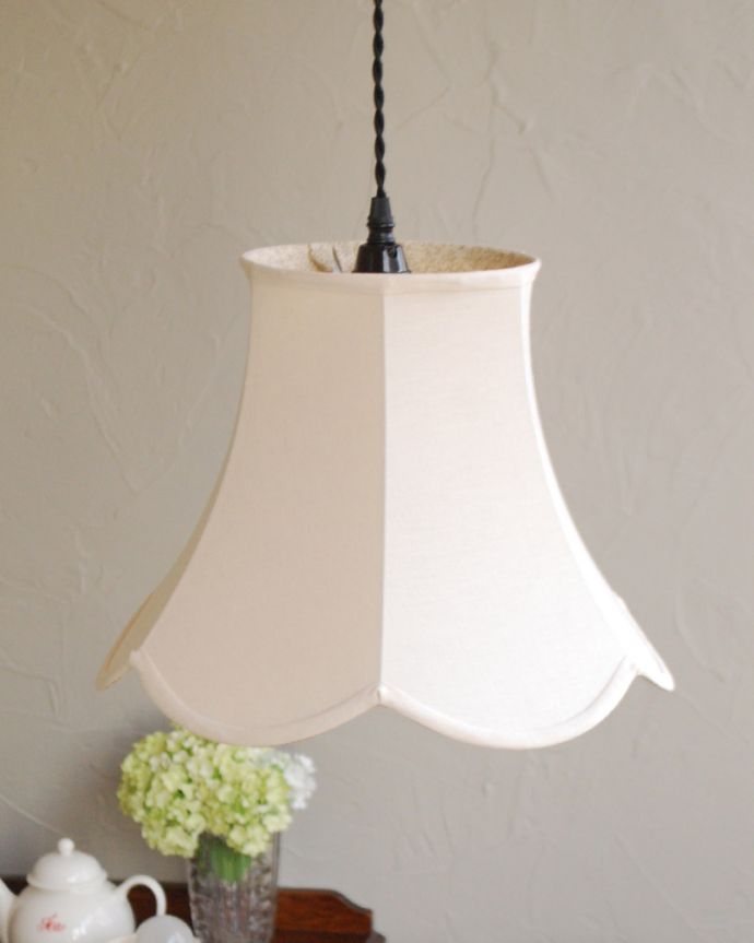 コントワールドファミーユ　照明・ライティング　コントワール・ドゥ・ファミーユのペンダントライト（布シェード）（コード・Ｅ26球・ギャラリーなし）。【 全体 】直径35×高さ76cm【 シェード 】直径35×高さ26cmお部屋にあわせて、短くしたり長くしたり加工することも出来ます。(cf-748)