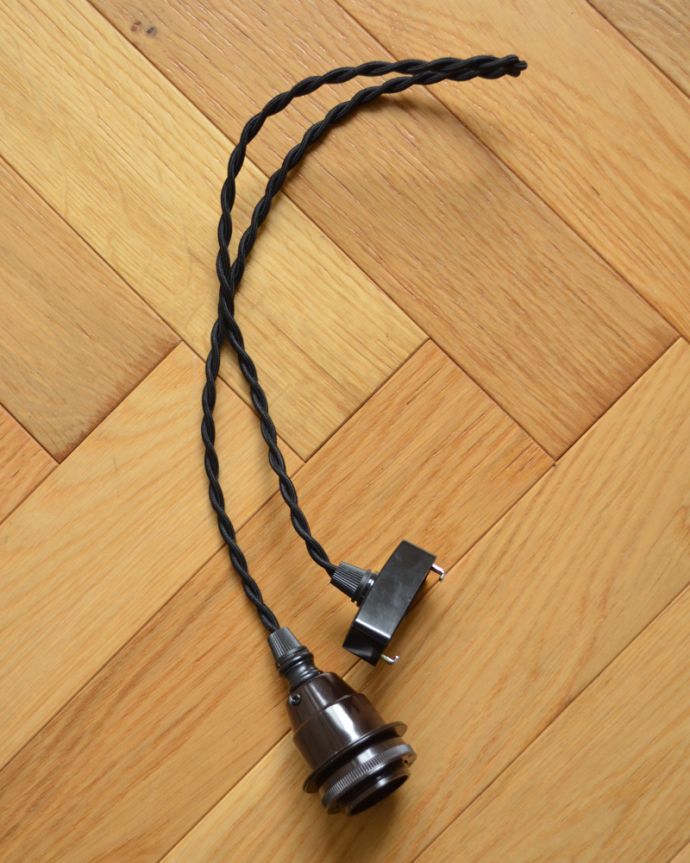 コントワールドファミーユ　照明・ライティング　コントワール・ドゥ・ファミーユのペンダントライト（布シェード）（コード・Ｅ26球・ギャラリーなし）。引っ掛けシーリングのタイプでお届けしますので、リビングやダイニングテーブルの上などお好きな場所に簡単に取り付けてみてください。(cf-748)