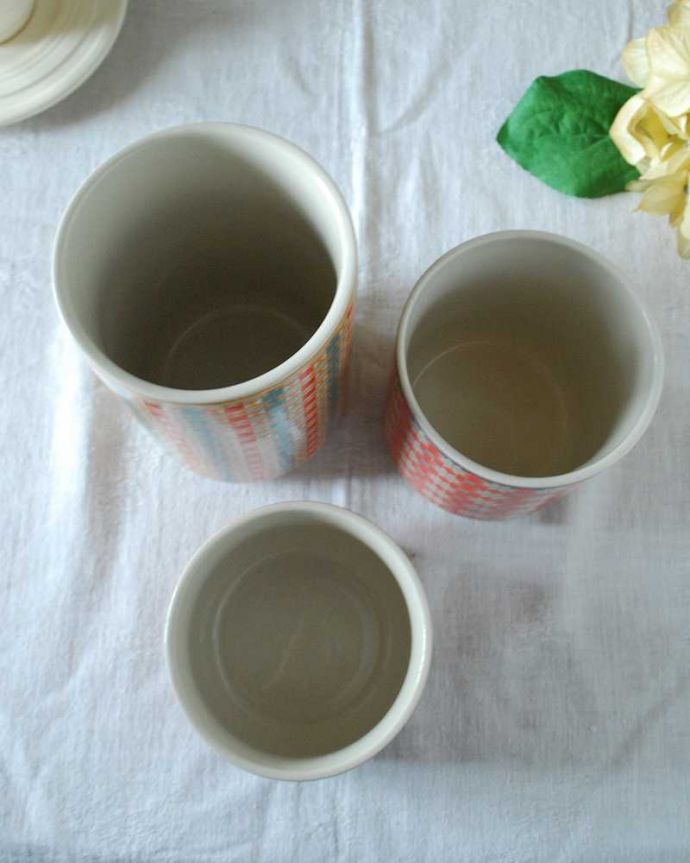 コントワールドファミーユ インテリア雑貨 コントワール・ドゥ・ファミーユの北欧デザインのカトラリースタンド(VAISSELLE)。3個セットでお届けします大中小3サイズで合計3個をお届けします。(cf-774)