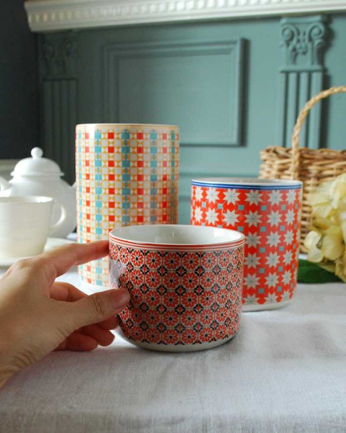 コントワールドファミーユ インテリア雑貨 コントワール・ドゥ・ファミーユの北欧デザインのカトラリースタンド(VAISSELLE)。フタがなくなったのでSALE価格ですもともとキャニスターとして作られていたものですが、検疫検査で引っ掛かってしまったので、SALE価格で紹介します。(cf-774)