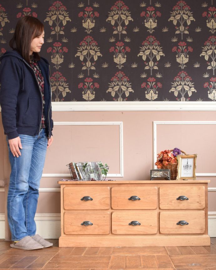 コントワールドファミーユ アンティーク風 コントワール・ド・ファミーユの ローチェスト。大人気のコントワール・ドゥ・ファミーユから素敵なローチェストが入荷しました!テレビボードやベッドサイドの収納にオススメです。(cff-03)