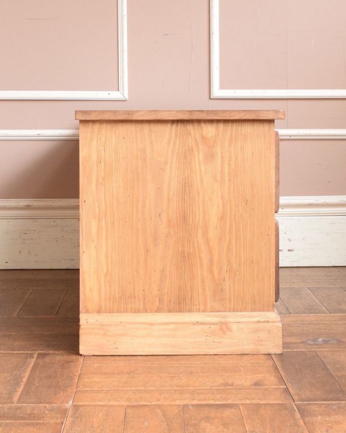 コントワールドファミーユ アンティーク風 コントワール・ド・ファミーユの ローチェスト。新品なのに風合いと温かみを感じさせるアンティーク風加工はさすがです。(cff-03)