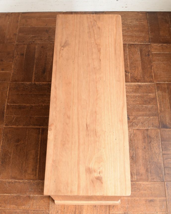 コントワールドファミーユ アンティーク風 コントワール・ド・ファミーユの ローチェスト。温かみのあるパインの天板。(cff-03)