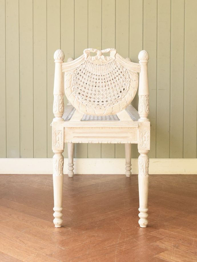 スツールの側面