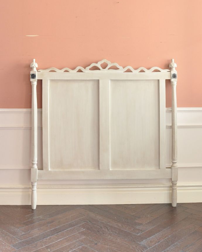 アンティーク風の家具　アンティーク風　アンティーク風家具、コクシグルのベッドヘッド（Bedrest Scenes Galantes）。後ろから見ると･･･ぜひ後ろ姿を見て欲しい！って思うくらいキュートな後ろ姿にドキドキです。(cff-1014)
