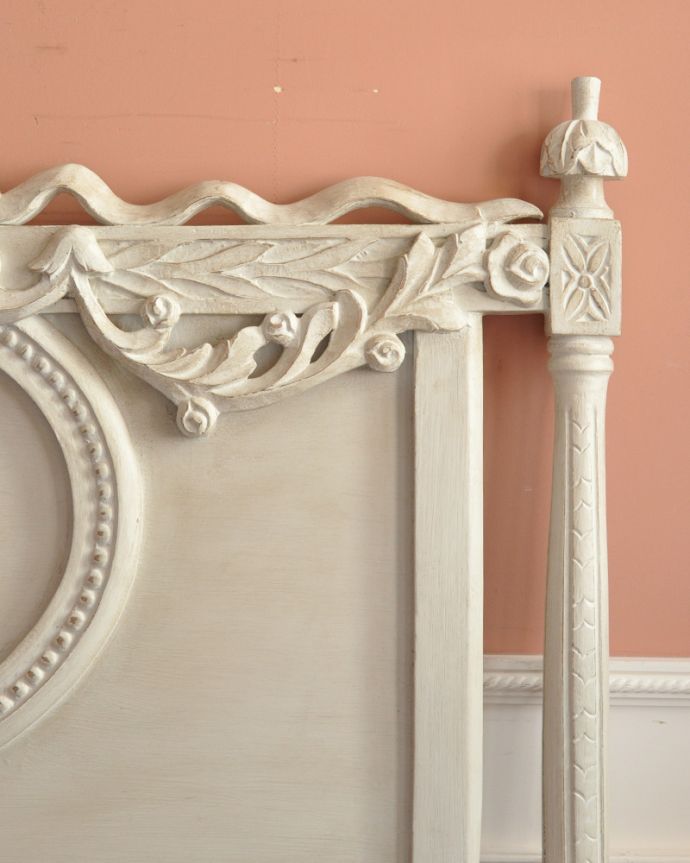 アンティーク風の家具　アンティーク風　アンティーク風家具、コクシグルのベッドヘッド（Bedrest Scenes Galantes）。やっぱりココがフランスらしい美しい彫にうっとり･･･ポイントポイントの装飾がキレイです。(cff-1014)