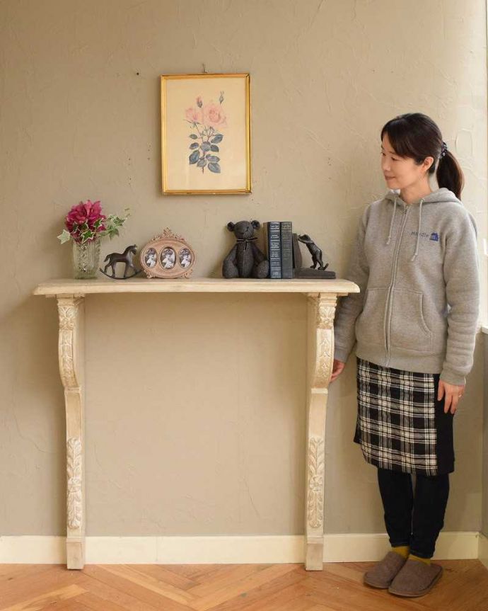 アンティーク風の家具　アンティーク風　フレンチアンティーク風のおしゃれな家具、フランスから届いたコンソールテーブル。フレンチアンティーク風の家具あっという間に、お部屋の中に見せ場を作ってくれるコンソールテーブル。(cff-1015)