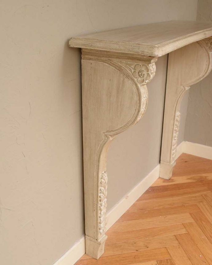 アンティーク風の家具　アンティーク風　フレンチアンティーク風のおしゃれな家具、フランスから届いたコンソールテーブル。横から見ると…横から見るとこんな感じ。(cff-1015)